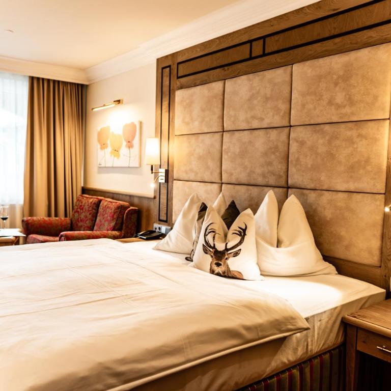 Hotel Hubertushof - Deluxe Doppelzimmer mit Parkplatz- oder Gartenblick - 1