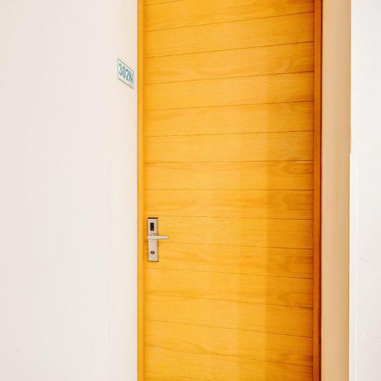 A-Nah Apartments, Rooftop Pool, walking distance to 5th avenue - One-Bedroom Apartment - 21