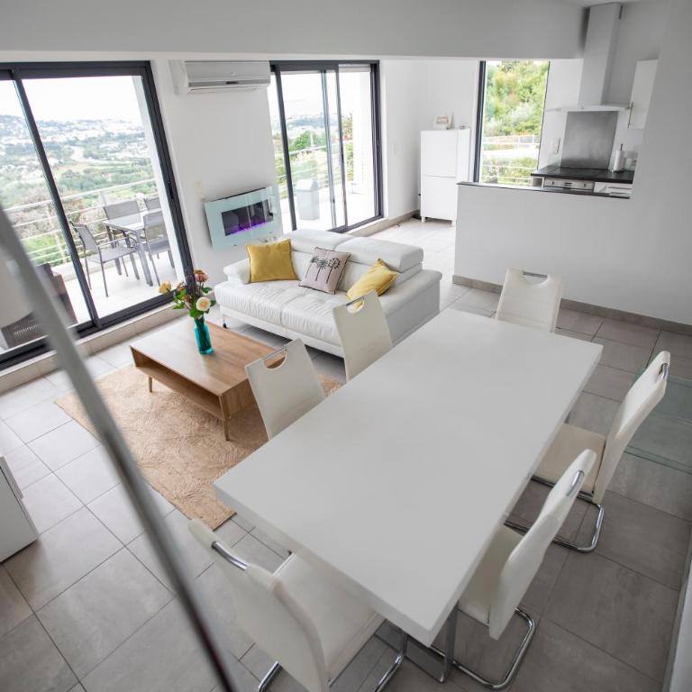 Villa Malibu by Connexion - Three-Bedroom Apartment - 1