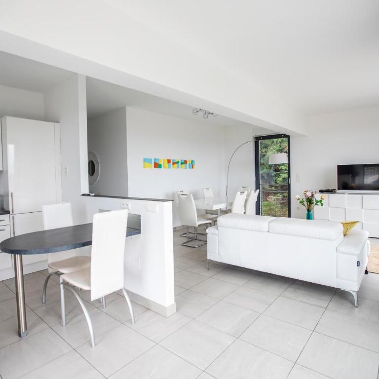 Villa Malibu by Connexion - Three-Bedroom Apartment - 15