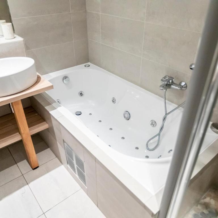Villa Malibu by Connexion - Three-Bedroom Apartment - 33