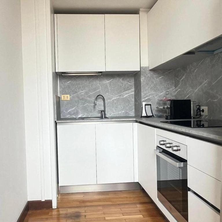 Milan Royal Suites - Centro Cadorna - Apartment with Balcony - 10
