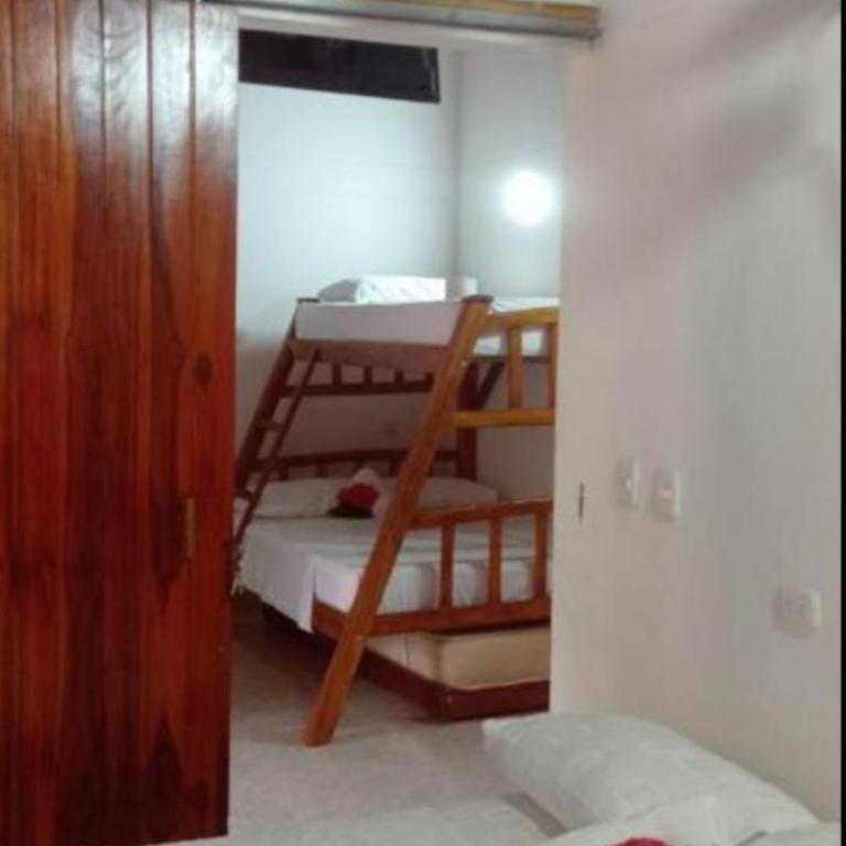 Cabaña NEVERLAND - Habitación Familiar - 4