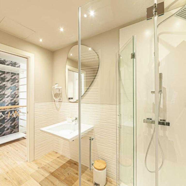 Eleonore Elegant Rooms - Deluxe Double Room with Balcony - 12