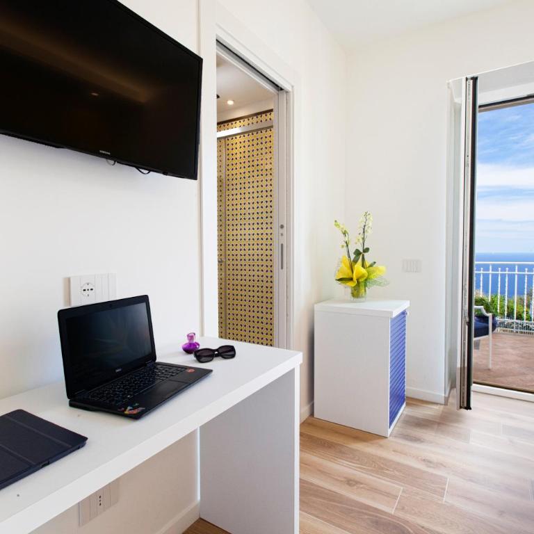 YourHome - Relais Loggia Li Galli - Camera Queen con Vista Mare - 11