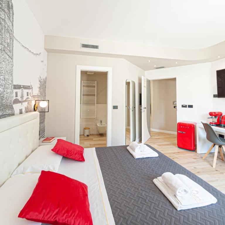 Eleonore Elegant Rooms - Deluxe Double Room with Balcony - 4