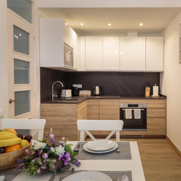 Sagrada Familia Apartment - Two-Bedroom Apartment - 11