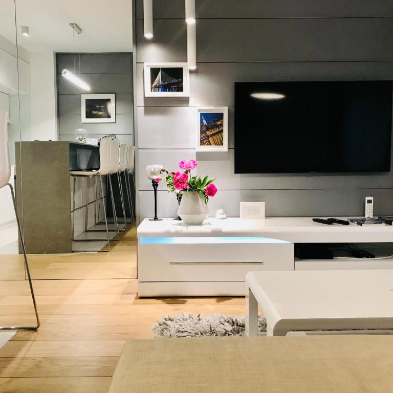 SLAVNA - Luxe & Wine by the Fortress - Deluxe Apartment - 1