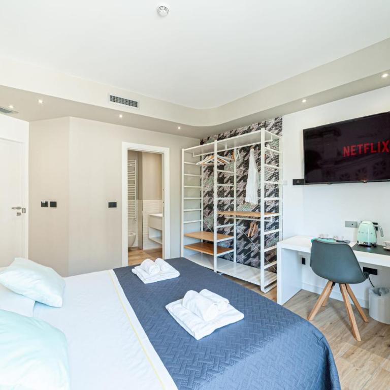 Eleonore Elegant Rooms - Deluxe Double Room with Balcony - 11