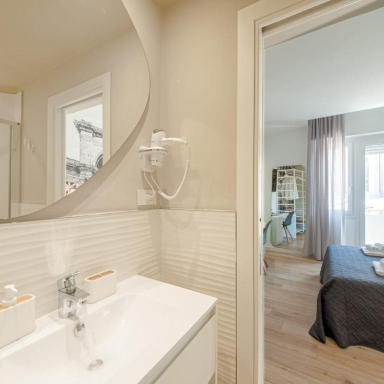 Eleonore Elegant Rooms - Deluxe Double Room with Balcony - 6
