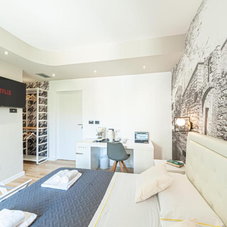 Eleonore Elegant Rooms - Deluxe Double Room with Balcony - 6