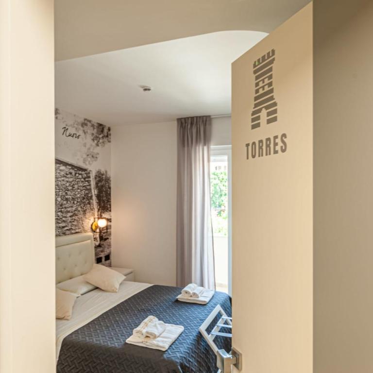 Eleonore Elegant Rooms - Deluxe Double Room with Balcony - 5