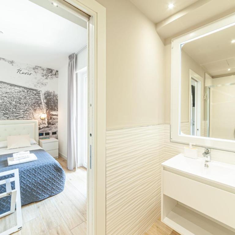 Eleonore Elegant Rooms - Deluxe Double Room with Balcony - 4