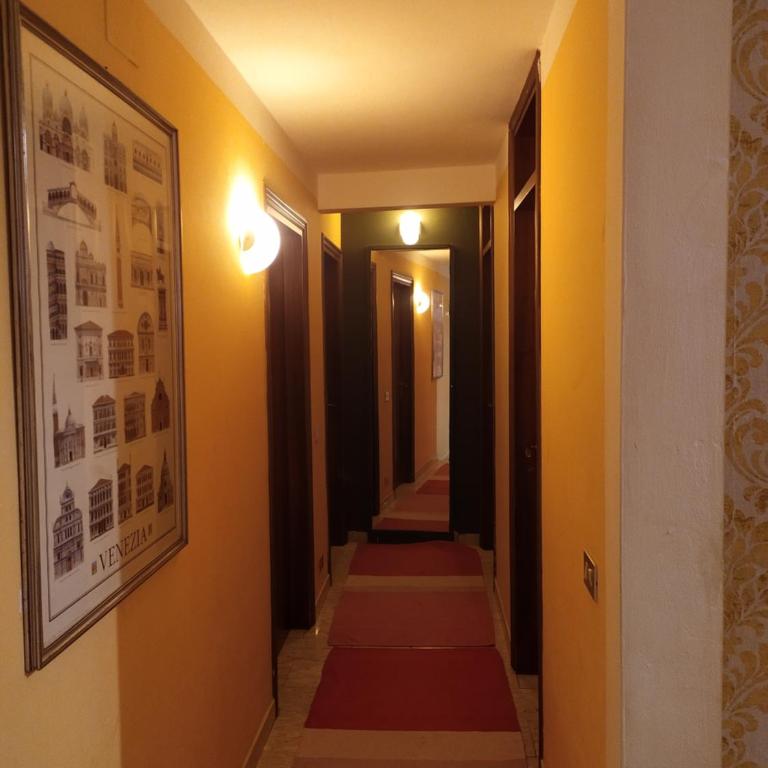 Zen Accommodations Rialto - Camera Matrimoniale con Bagno in Comune - 18