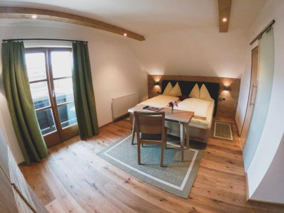 Appartements Macheiner - Doppelzimmer mit Balkon (3 Erwachsene) - 2