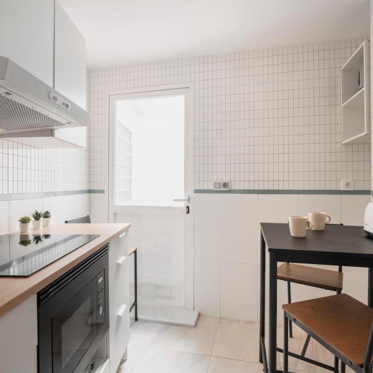Oasis en el corazón de Granada con Parking Gratis - Two-Bedroom Apartment - 20