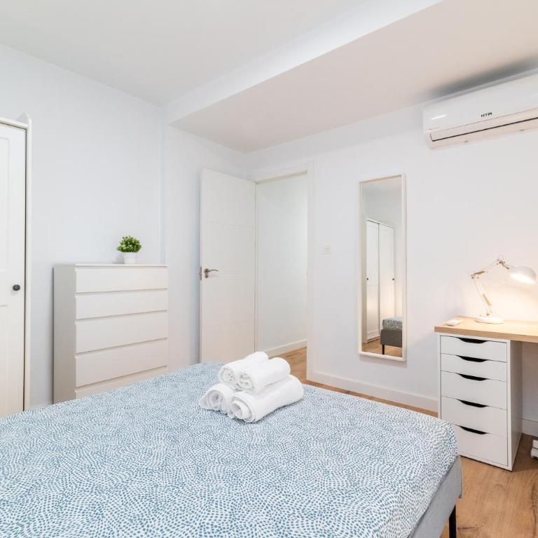 Apartamento moderno junto a Plaza Toros y Hospitales con Parking bajo petición - Three-Bedroom Apartment - 13