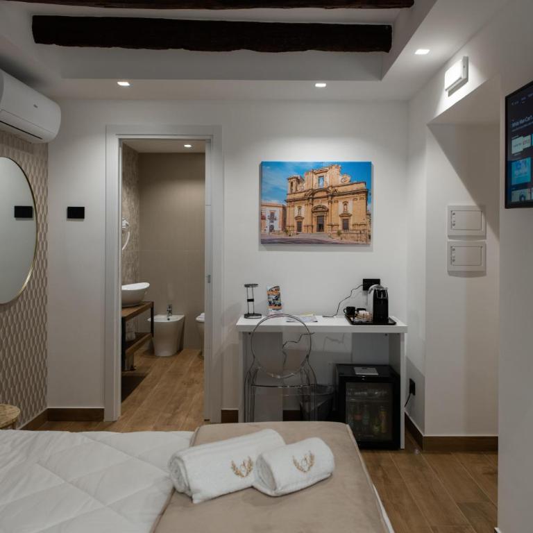 Sofi' Center Rooms - Double Room with Balcony - 26