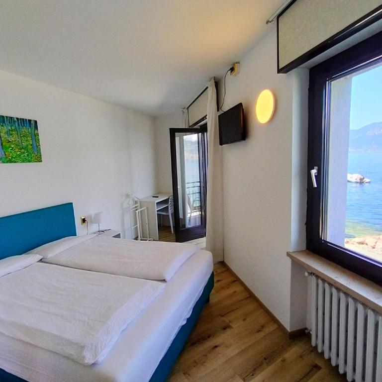 Hotel S.Maria - Camera Matrimoniale/Doppia con Letti Singoli con Balcone e Vista Lago - 4