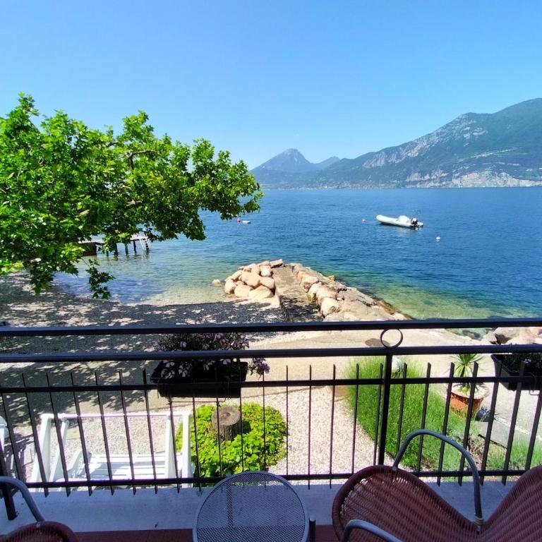 Hotel S.Maria - Camera Tripla con Balcone e Vista Lago - 2