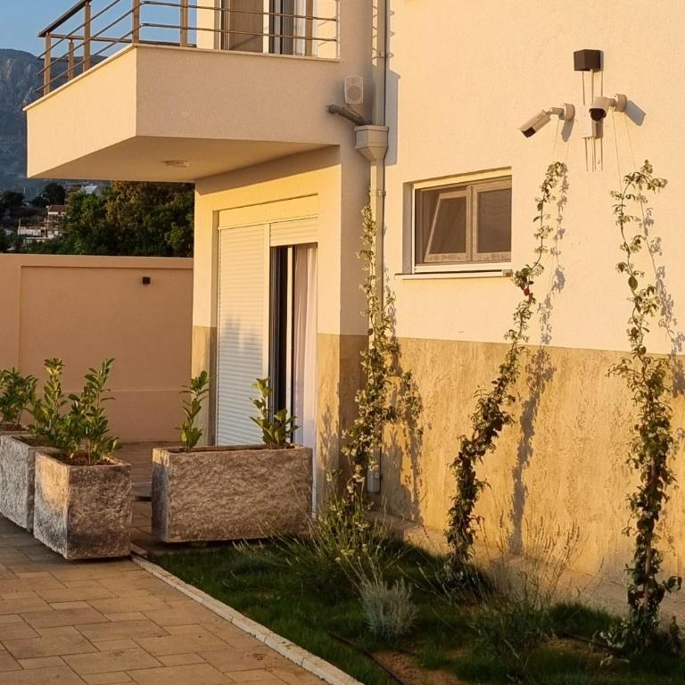 Cold Bay Mansion Luxury Sea View Suites - One-Bedroom Apartment - 17