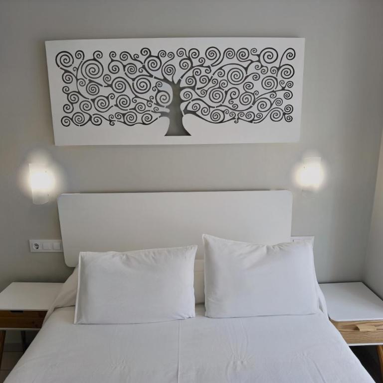 HOSTAL RIGAU - Habitación Doble con baño privado - 1 o 2 camas - 7