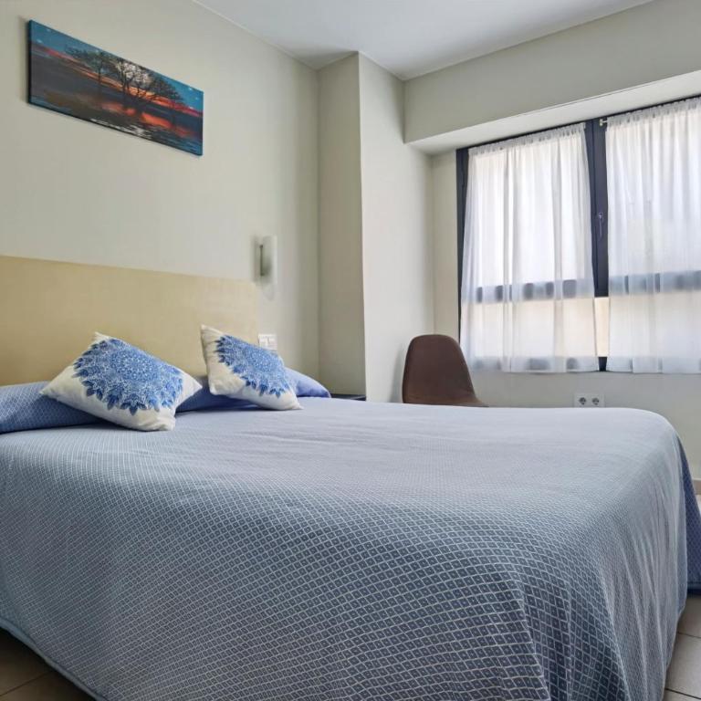 HOSTAL RIGAU - Habitación Doble con baño privado - 1 o 2 camas - 8