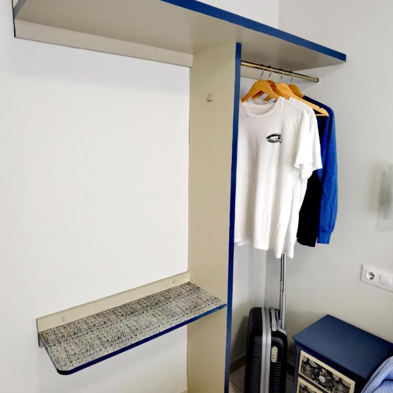 HOSTAL RIGAU - Habitación Doble con baño privado - 1 o 2 camas - 10