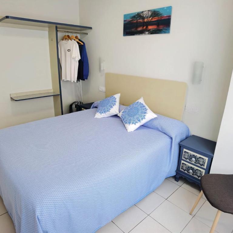 HOSTAL RIGAU - Habitación Doble con baño privado - 1 o 2 camas - 11