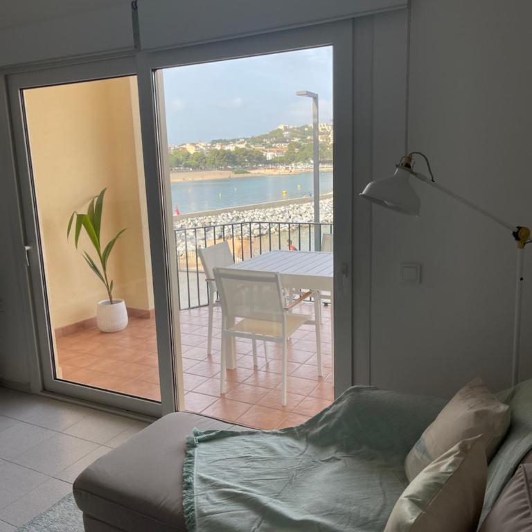 Aquamarine Sant Feliu en la playa con patio - Apartamento de 3 dormitorios - 2