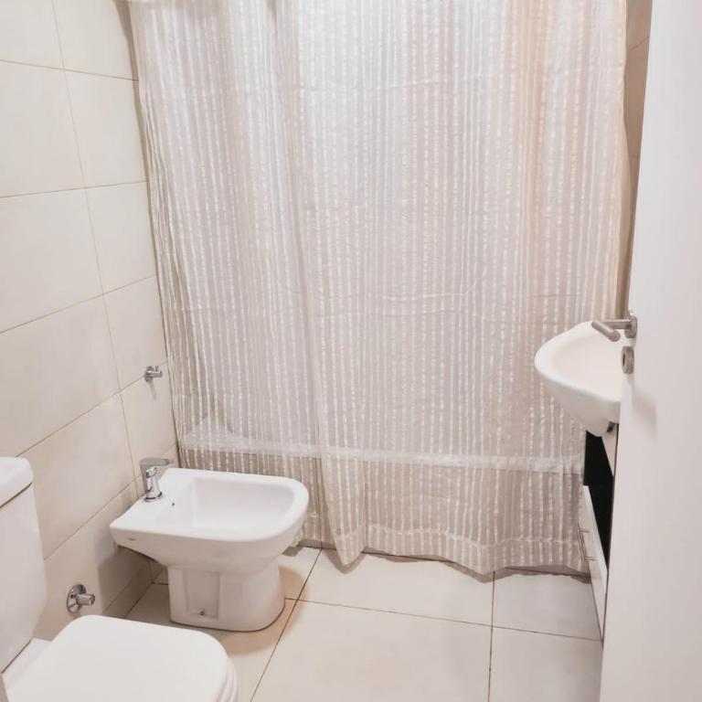 Dptos amoblados NQN - Excelente ubicacion- ZONA CENTRO - Apartamento con balcón - 2