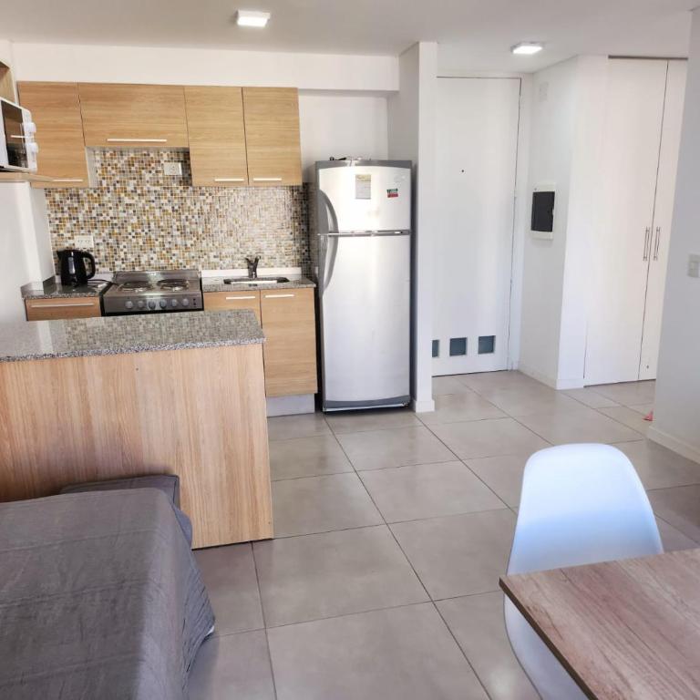 Dptos amoblados NQN - Excelente ubicacion- ZONA CENTRO - Apartamento con balcón - 8