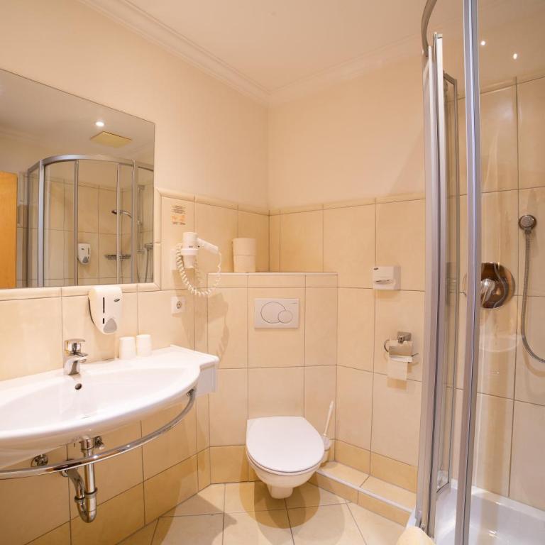 Hotel Alpenblick - Doppelzimmer mit Dusche - 3