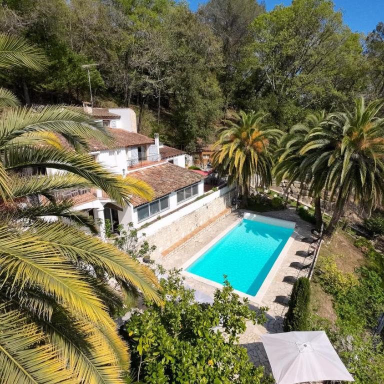 Belle maison atypique avec piscine chauffée - Apartment - 25