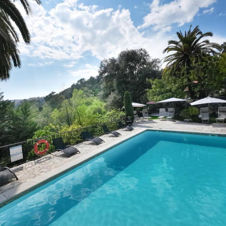 Belle maison atypique avec piscine chauffée - Apartment - 35