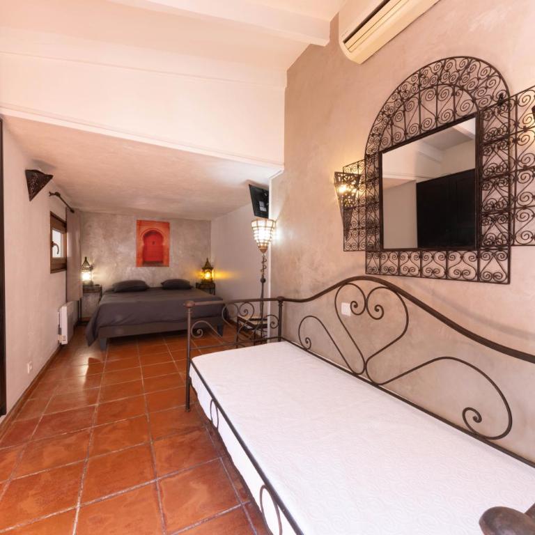 Belle maison atypique avec piscine chauffée - Apartment - 41
