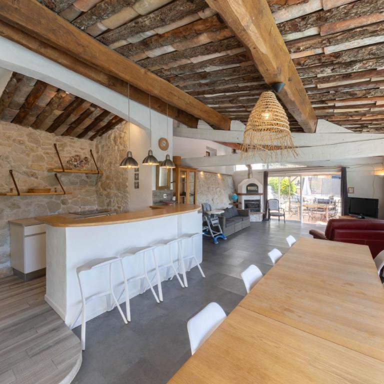 Belle maison atypique avec piscine chauffée - Apartment - 42