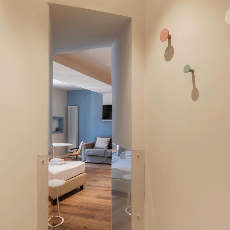 Luxury Corso Suite - DesignD Stays - Three-Bedroom Apartment - 10