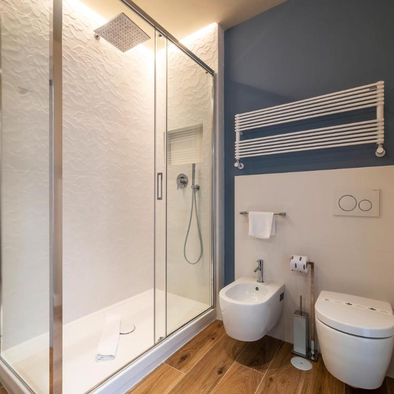 Luxury Corso Suite - DesignD Stays - Three-Bedroom Apartment - 9