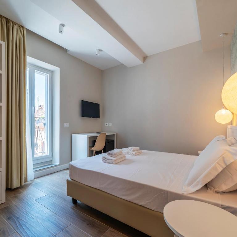 Luxury Corso Suite - DesignD Stays - Three-Bedroom Apartment - 11