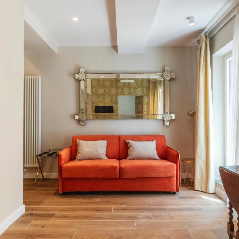 Luxury Corso Suite - DesignD Stays - Three-Bedroom Apartment - 15