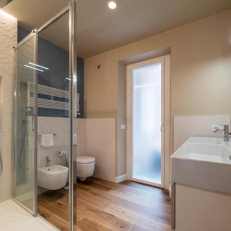 Luxury Corso Suite - DesignD Stays - Three-Bedroom Apartment - 17