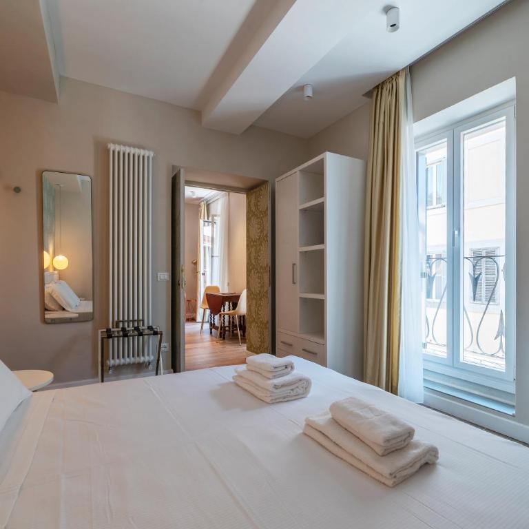 Luxury Corso Suite - DesignD Stays - Three-Bedroom Apartment - 18