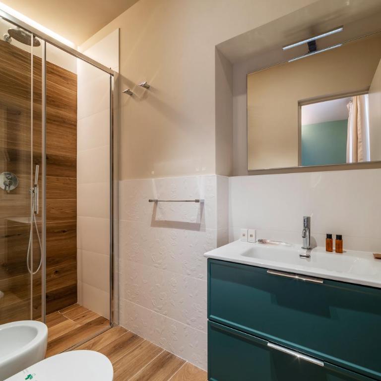 Luxury Corso Suite - DesignD Stays - Three-Bedroom Apartment - 19