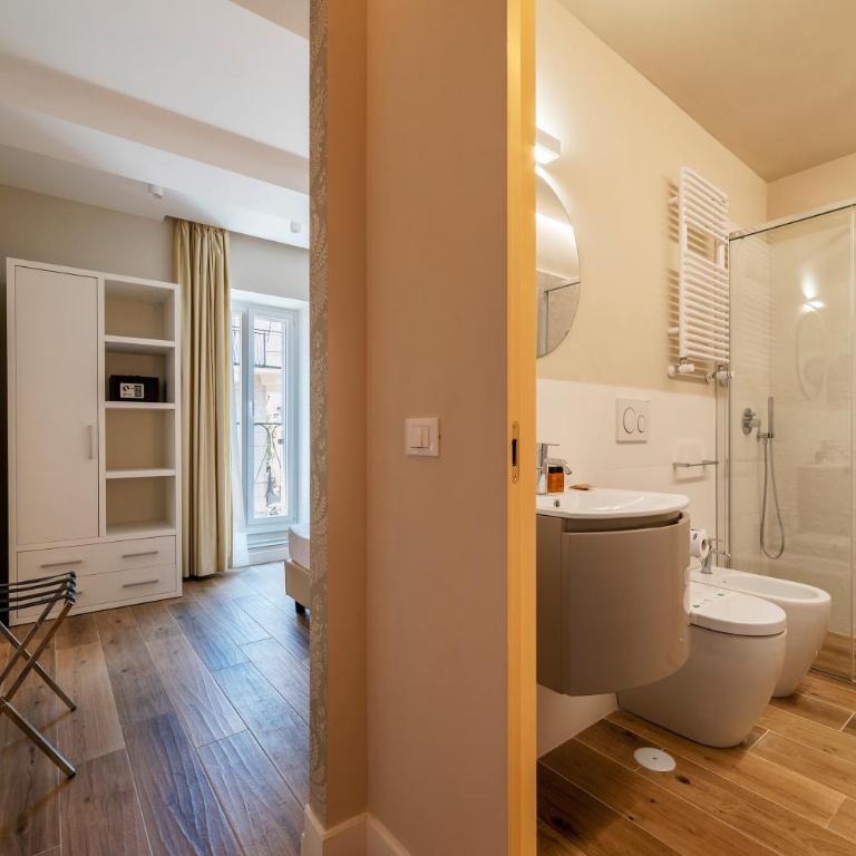 Luxury Corso Suite - DesignD Stays - Three-Bedroom Apartment - 23