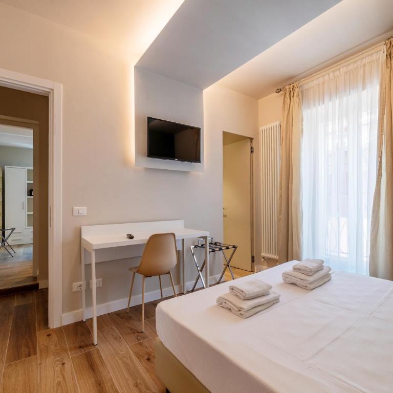 Luxury Corso Suite - DesignD Stays - Three-Bedroom Apartment - 24