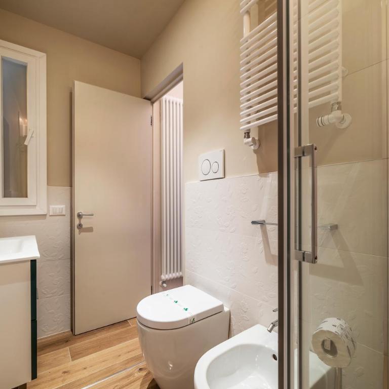 Luxury Corso Suite - DesignD Stays - Three-Bedroom Apartment - 33