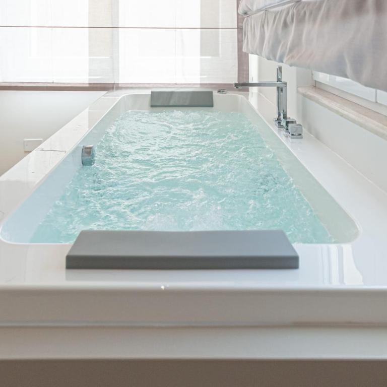 Eleonore Elegant Rooms - Queen Room with Spa Bath - 3