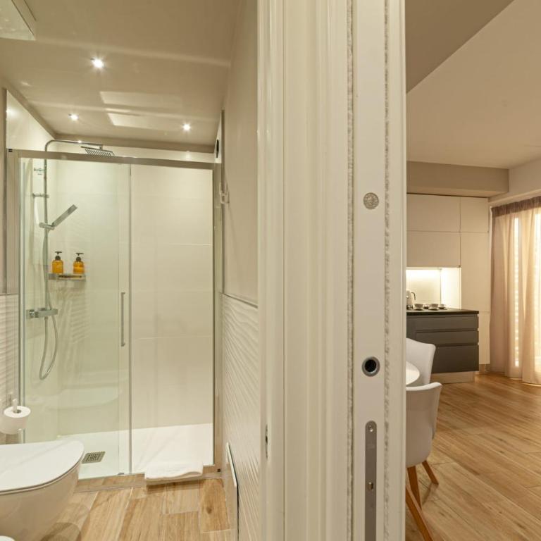 Eleonore Elegant Rooms - Queen Room with Spa Bath - 8