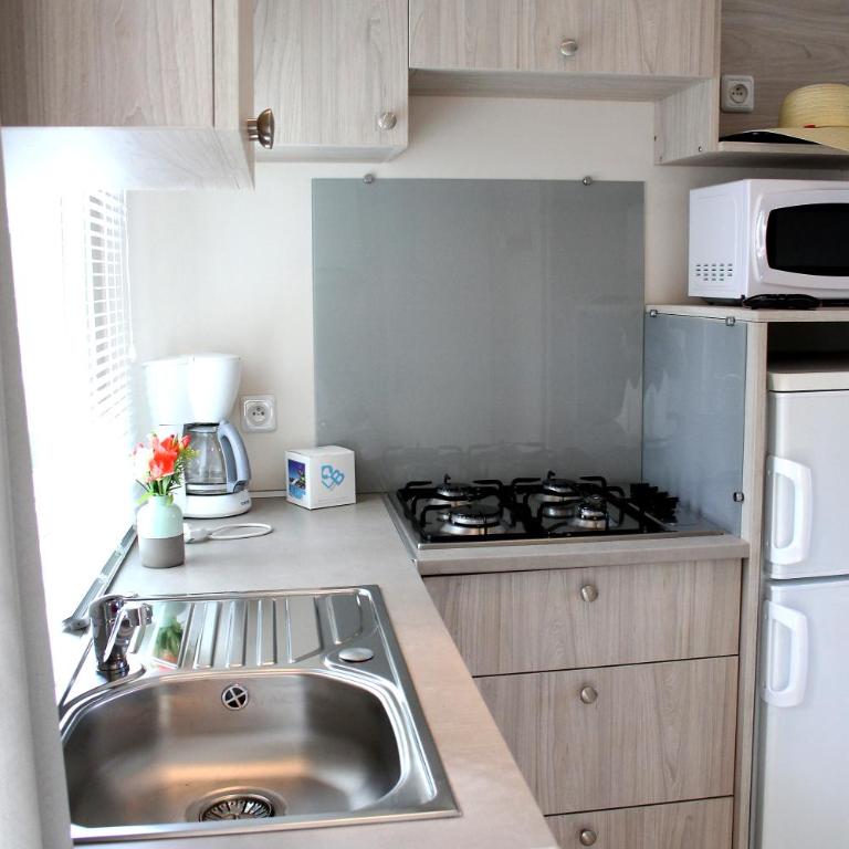 Camping Resort Les Champs Blancs - Mobile Home - 2